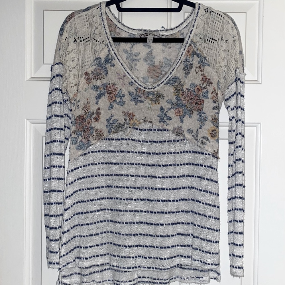 New~Gypsies & Moondust Very Lightweight Sweater